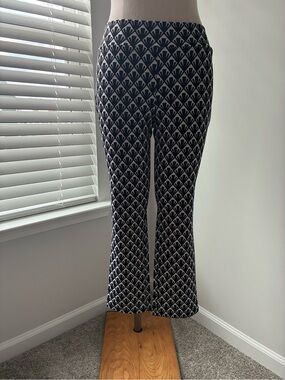 Mudpie Women's Geometric Black and White Stretchy Capri Pants